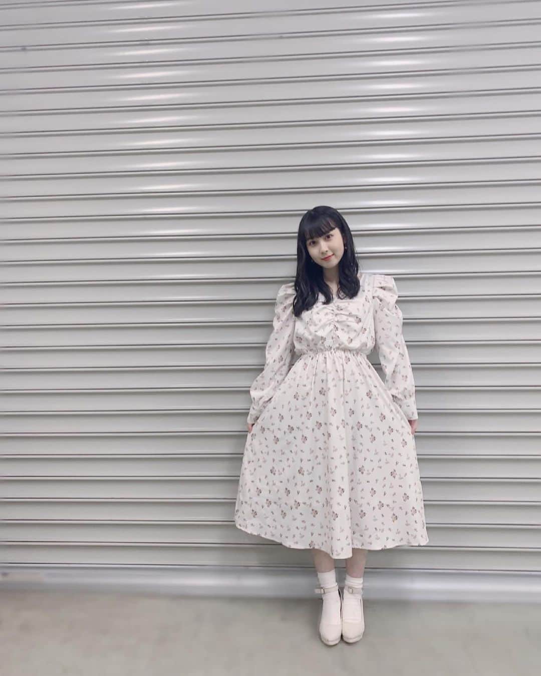 のインスタグラム：「.﻿ .﻿ ﻿ ホワイトデーだから、﻿ 今日は白のワンピース~🤍🐇🌷﻿ ﻿ ﻿ #ootd #onepiece﻿」