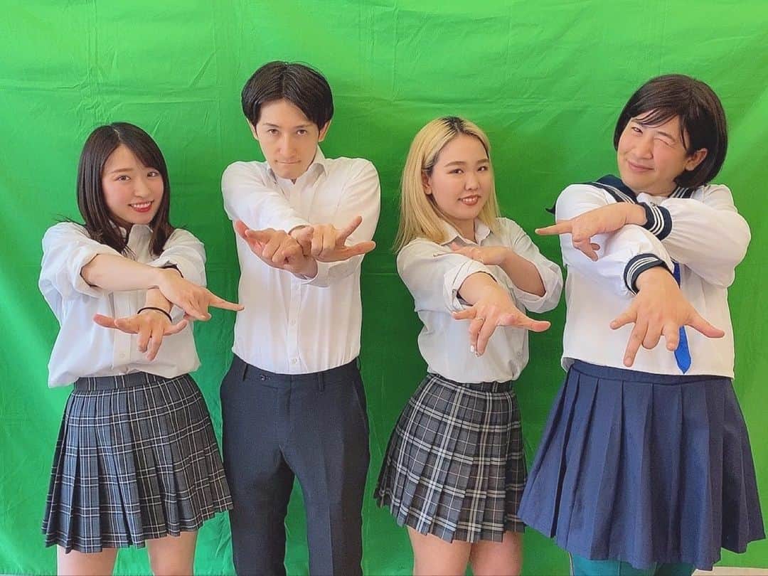にこのインスタグラム：「ずっと会いたかった人たちとの 奇跡のコラボをさせていただきました🥺❤️  Youtubeみてね💃🏻」