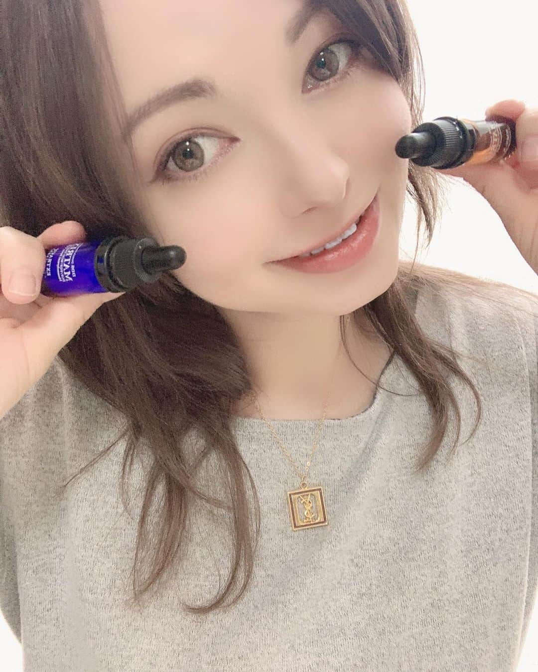 ミシェリマリコさんのインスタグラム写真 - (ミシェリマリコInstagram)「マリコのエイジングケア💆‍♀️✨  * * 16歳の時から美容大好きで色々試してきました✨ でもダントツでこの商品が一番肌にあっていて効果が実感できる💕  * * DDS MATRIXシリーズの商品はどれも優秀✨🥺  詳細はマリコのハイライト 「itec」でみてね🎶  * * ★最近、ほうれい線が気になる ★目もとが気になる ★日やけによるシミが気になる ★歳のわりには老けて見える ★肌のハリが減ってきて、ファンデーションが粉っぽく付いてしまう ★ツヤが気になる  どれか一つでも当てはまる人はお試ししてみてね😆✨  * * * * * * * * * #美肌 #美肌ケア #美肌レシピ  #エイジングケア #エイジングケア美容液  #エイジングケア化粧水 #シミケア  #しわ改善 #美容 #美容液 #美容女子  #カラコン #ナチュラルカラコン #ハーフ #ハーフ顔 #ハーフメイク #itec #matrixエキス #間葉系幹細胞培養液 #ヒト脂肪細胞順化培養液エキス」3月29日 19時01分 - michellymariko