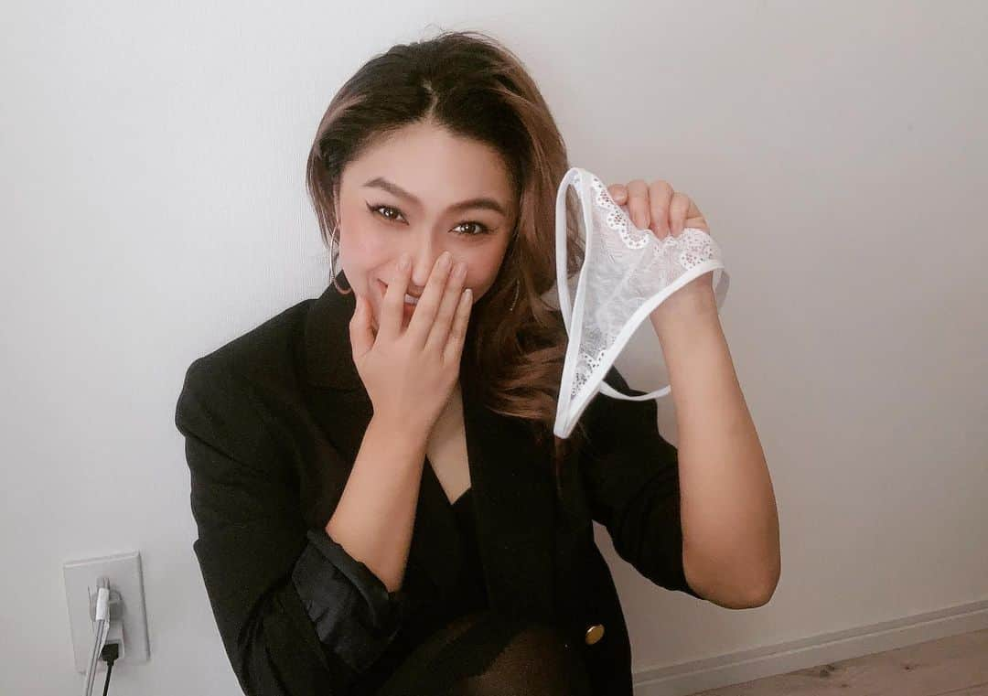 keilEen（ケバビン）さんのインスタグラム写真 - (keilEen（ケバビン）Instagram)「白のえちえちpanty🍑  #おしりん#パンツ#panty#love#尻映え#おしり#お尻#桃育#桃尻#尻#桃🍑#ハーフ#Philippine#cute#panty#cute#セクシー#大人#lady#tweak #お尻girl#dance#12月#年末#ラスト#tokyo#dance##おしりん#パンツ#panty#love#尻映え#おしり#お尻#桃育#桃尻#尻#桃#ランジェリー#衣装」3月29日 19時13分 - rin_vivishri