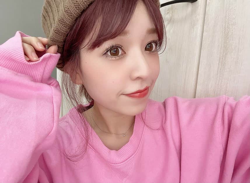 二宮璃子のインスタグラム：「eye closetのOrange Almond 新しく買ったカラコン👀♡♡ この色味可愛いくて気に入った😉 カラコンいつかは辞めたいなって 思いながらも辞めれない😂笑 カラコン種類多すぎていつも どれにしようか迷うんやけど みんなどうやって決めてるの🥺笑 おすすめあったら教えて🤭💕 ． ． 最近コンシーラーずっと 使ってなかったけど目のクマの部分が気になるから買ってみよ🤔♡ コンシーラーもどこのが 良いんだろ〜🤔？？ #カラコン　#カラコンレポ  #カラコン着画 #カラコン通販 #アイクローゼット　#eyecloset」
