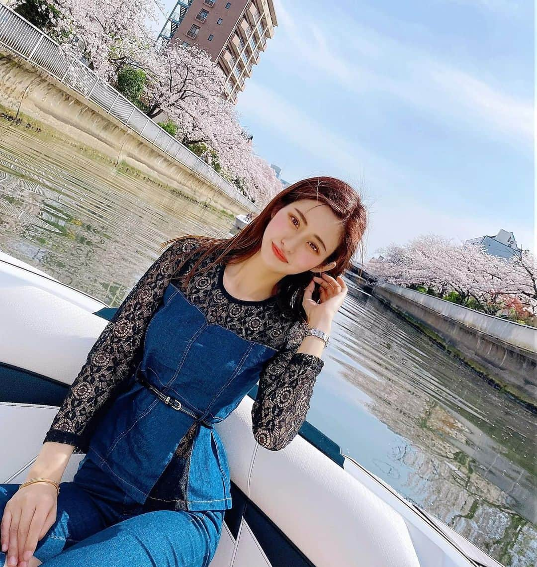 月中秋実さんのインスタグラム写真 - (月中秋実Instagram)「・ ・ お花見クルージング🚢✨ まだサクラ散ってなくてよかった🌸 ・ ・ ・ 春服セットアップ👖 【@a.passion99 】 とってもおすすめです✨ ・ ・ #お花見#クルージング#船#満開#桜#さくら#サクラ#sakura#cherryblossom#花見日和#お出かけ#お花見コーデ」3月29日 19時19分 - tukinakaakimi