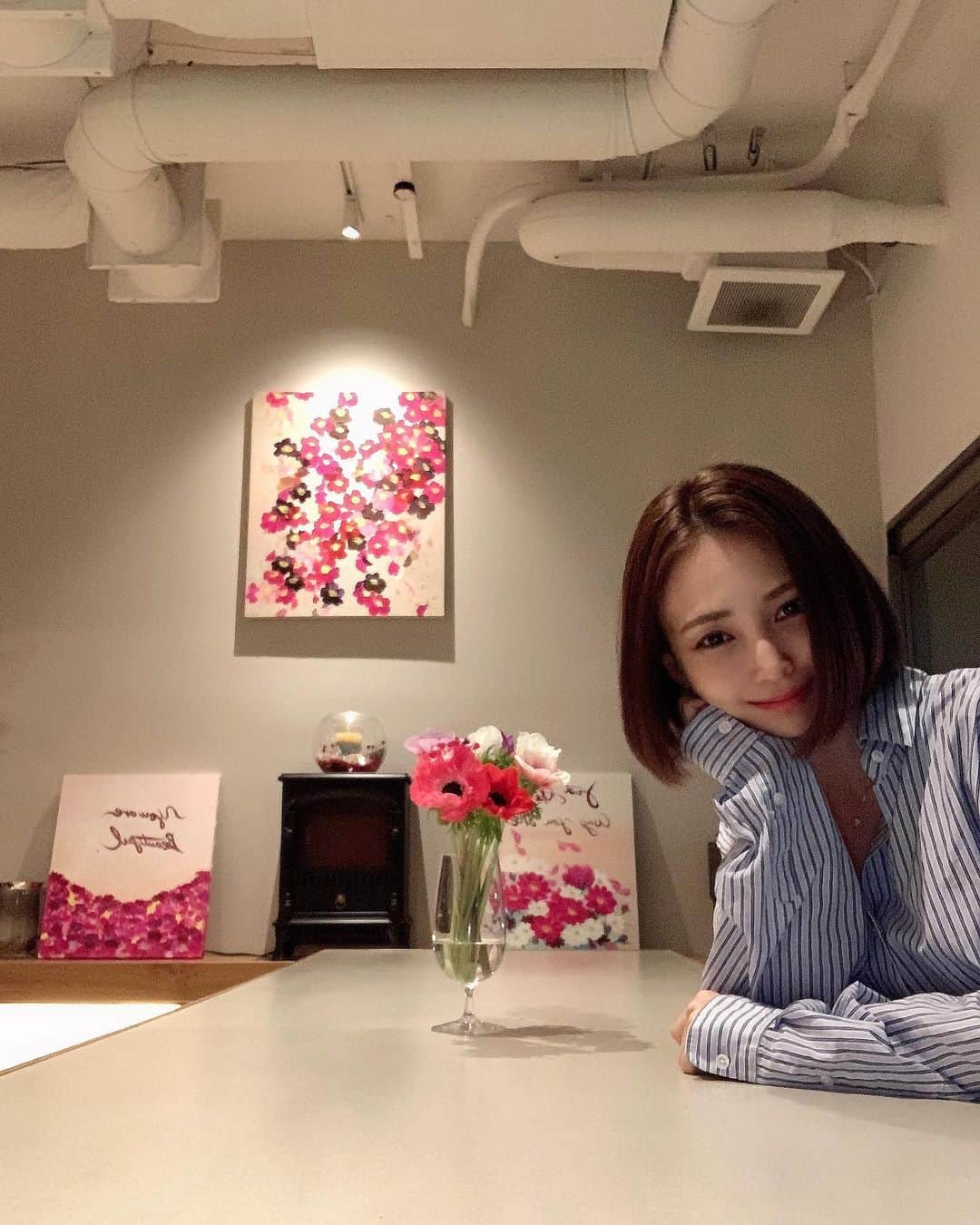 澤田友美のインスタグラム：「. 展示してくれている @wonderfullife0707 ☕️ 🍝🍷 通り道なのもあってみんなの集合場所💖 私の身体はここの豆乳で作ったカボチャのスープでできています🤣✨ . .」