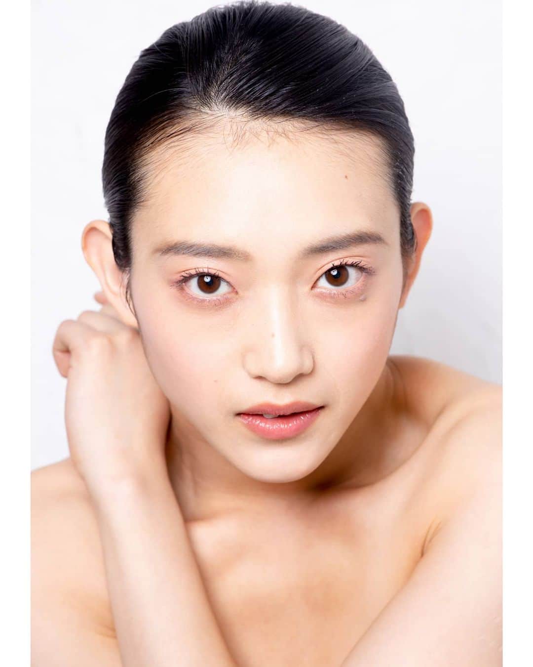平田純のインスタグラム：「#服着てます#art #artist #artwork #work #cosmetics #makeupforever #私 #自分 #makeuptutorial#Natural#naturalmakeup #photographylover #Photogenic #photolave #photogram #me  #girl #ポージング #beauty #browneyes #browneyes #Japanese #写真好きな人と繋がりたい #モデル#被写体#beautyful #like4like l #like4like」