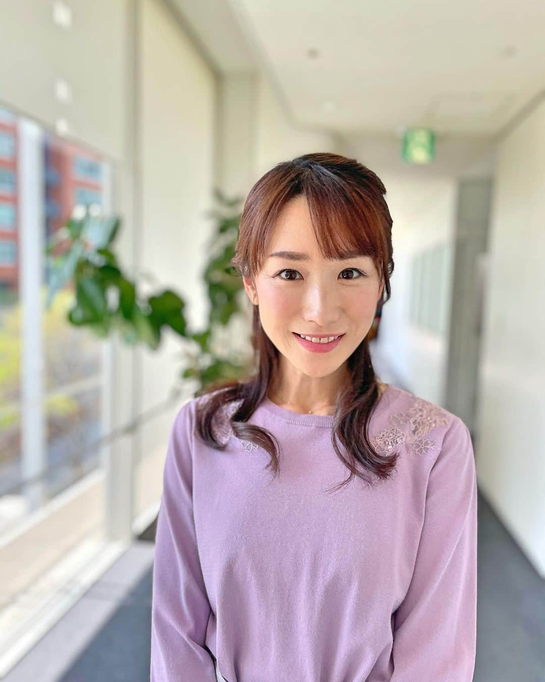 堂真理子さんのインスタグラム写真 - (堂真理子Instagram)「昨日まで休みを取り、今日から仕事復帰です❣️ 新年度ですね🌸気持ちを新たに頑張ります✨皆さん、どうぞよろしくお願いします🥰 本日の「ワイド！スクランブル」の衣装は、  ☆ブラウス,スカート…#PROPORTION BODYDRESSING ☆アクセサリー… #ete  でした❣️ 　 　#大下容子ワイドスクランブル  #ワイドスクランブル　#ニュース　#テレビ朝日　#堂真理子　#アナウンサー　#アナウンサー衣装」3月29日 12時33分 - mariko_do