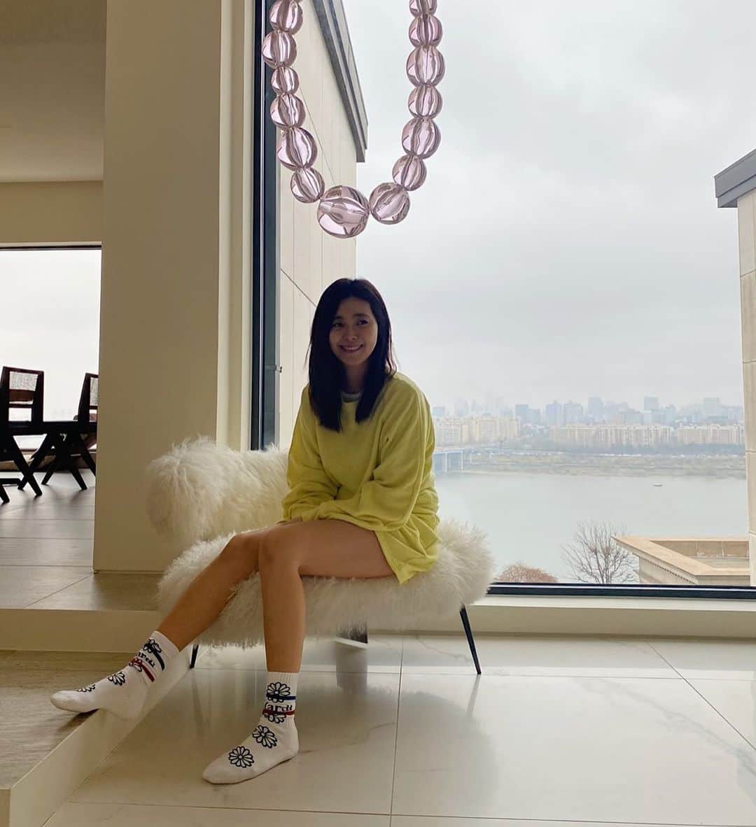 イ・ヨンウンのインスタグラム：「. 뿌연하늘이랑  역광제대로. . #어제」