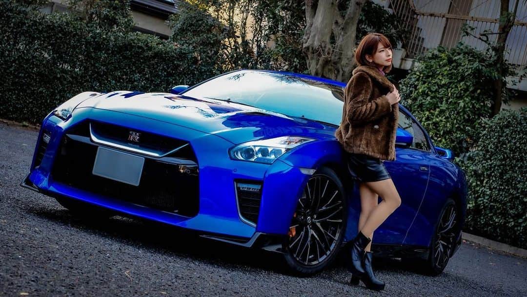 葉月美優さんのインスタグラム写真 - (葉月美優Instagram)「❥GT-Rもかっこいいねぇ🥀♥ . . . やっぱ青好きだなぁ〜 . . GSR250も青白に惹かれたもんなぁ . . . . . #私の車ではありません #gtr #モデル　#fashion #車 #車好き #レースクイーン」3月29日 13時33分 - miu_haduki