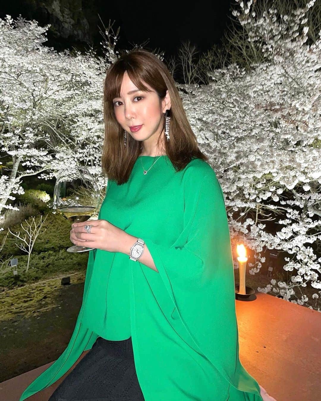小川えりのインスタグラム：「行天❌竹林亭のコラボイベントで桜を見ながら行天さんのお鮨食べたの🍣まじ最高😭💙鮨にダンボネも最高！！ #竹林亭 #行天 #クリュグ #ダンボネ2002 #佐賀 #maisonvalentino 👚#krug #saga」