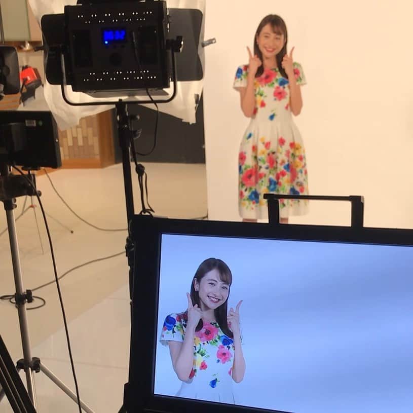 のインスタグラム：「今日から新年度スタートです！ From TBS、2021年春バージョンも始まってます🌸  今年度もよろしくお願いいたします✨  2枚目。ガンダムー！的な瞬間を捉えました。 何の番組の番宣だったんだろう…笑  #fromTBS #番宣スポット #今夜のTBSは #春バージョン #日比麻音子」