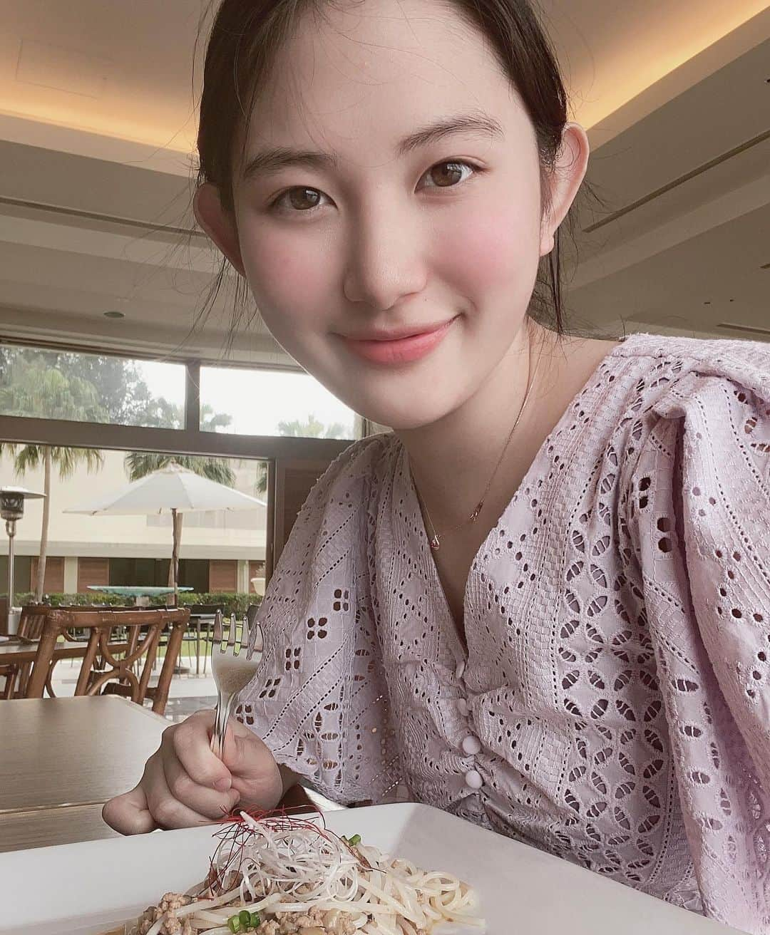 寺前風子のインスタグラム：「お昼のランチっち🥰  米粉で出来たパスタを食べたけど、もちもち〜！🍝 すっぴんだから顔がおぼこい(笑)🤣  みんなのオススメランチ、ありますか🤤❤️  #寺前風子 #モデル #撮影 #モデル撮影 #模特  #hairstyle #写真偶像  #followme #followforfollowback #followers #f4follow #l4likes #いいね返し #beautiful #model #girl #picture #20#photo#グラビア#撮影会#Fresh撮影会#アイドル #beauty #loveyourself #竹書房　#ランチ #パスタ」