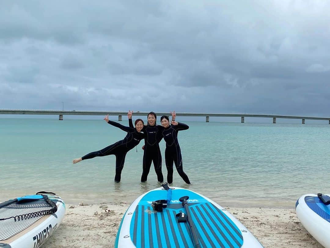 のインスタグラム：「ラウンド後に10年ぶりくらいに海に入りました！！ 初サップが楽しすぎました。。 最後の写真ゴルフのアドレス並みに綺麗な前傾姿勢取れてる… 宮古島🏝最高💗」