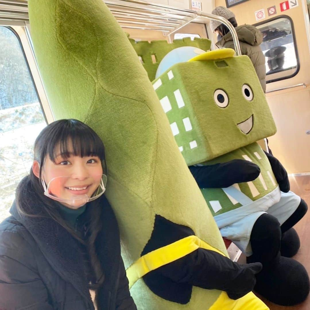 寺嶋由芙さんのインスタグラム写真 - (寺嶋由芙Instagram)「昆布ちゃん達と電車乗った(ﾟωﾟ) ・ #三陸鉄道 #昆布ブラザーズ #あんまり違和感ない #岩手県 #普代村 #GoToニッポン #ゆっふぃー #idol #japaneseidol #yuruchara」3月15日 10時48分 - yufu_terashima