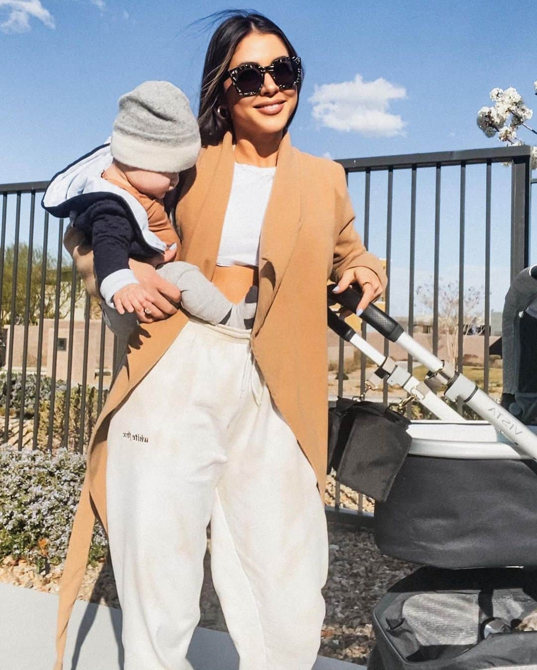 アリアニー・セレステさんのインスタグラム写真 - (アリアニー・セレステInstagram)「Sunday strolls with my bestie. 🤎 @uppababy #uppababyvista #boymom #newmomlife #mamasboy #cutebaby #sweetlife」3月15日 9時19分 - ariannyceleste