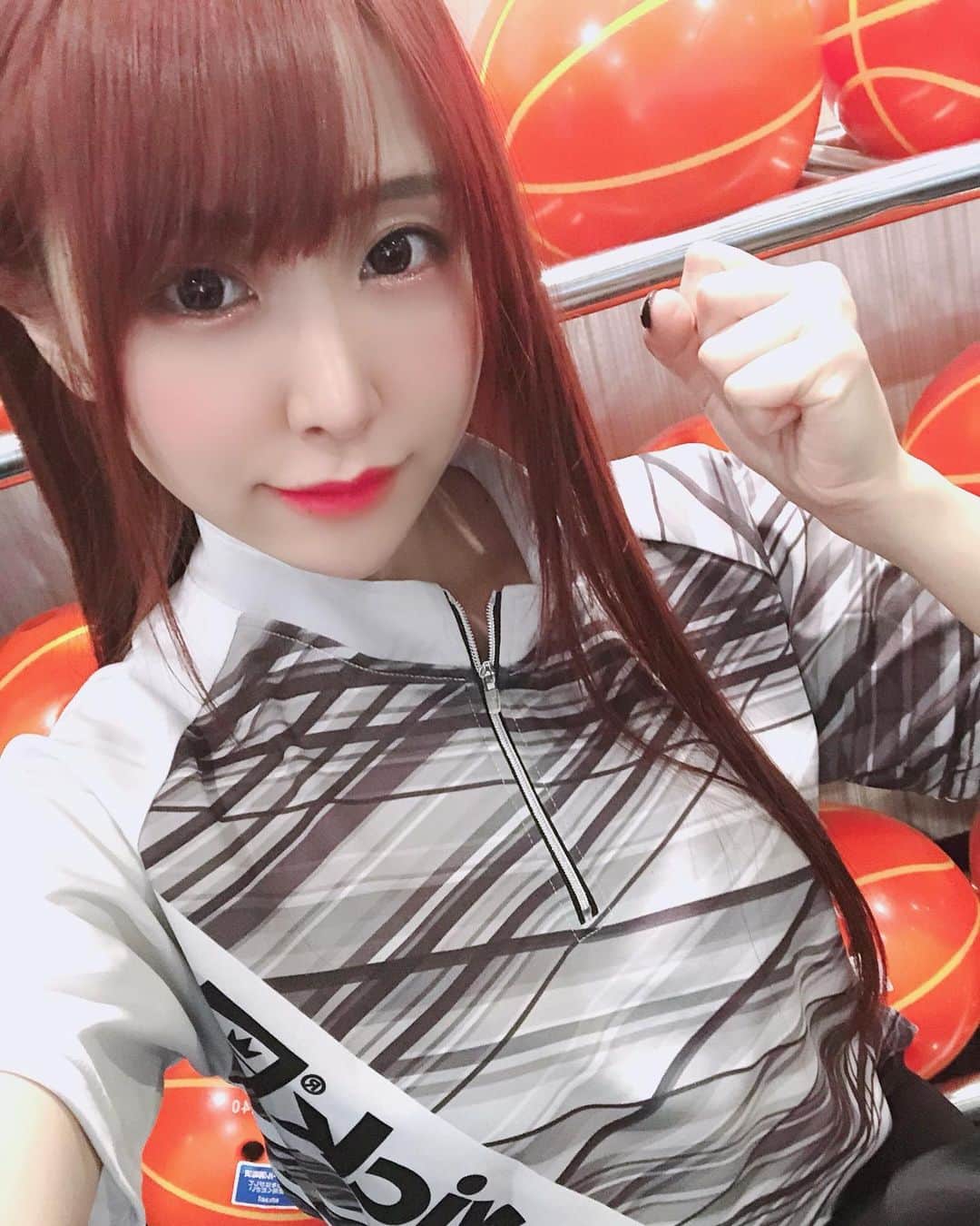 のインスタグラム：「おはくま🐻 . . #おはよう #gm #goodmorning #おはくま #早起き #ねむねむ #ボウリング #bowling #볼링 #🎳 #ユニフォーム #スポーツ女子 #sports #Pリーガー #japanesegirl #Tokyo #idol #アイドル #イケてるハーツ #候補生 #ピンクカラー #ロングヘア #自撮り #自撮り界隈 #fff #lfl #instagood #ボウリング好きな人と繋がりたい #flowers #すきぴ」