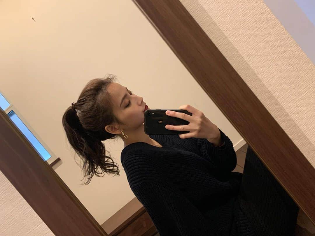 小屋春菜のインスタグラム：「質問頂いたリップ  MAC : デュボネ💄 です〜！赤にすこーし茶色味が入ってる感じかなあ」