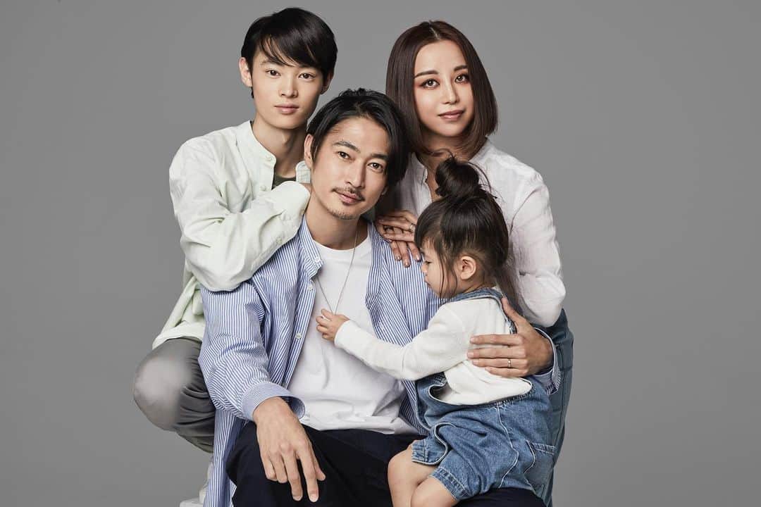 窪塚洋介のインスタグラム：「『GAP』 SPRING'21 キャンペーン ビジュアル  @gap_jp @lesliekeesuper  #GAP #Family #IndividualsOfStyle」
