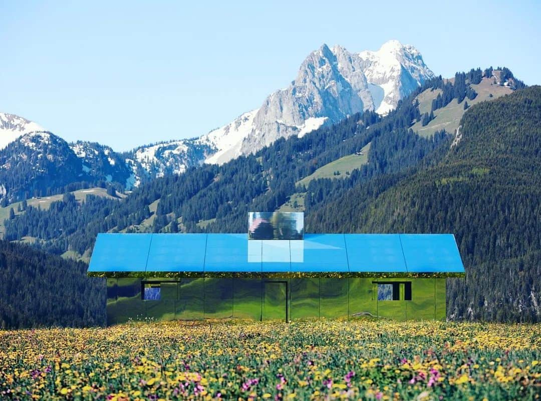 ミロスラヴァ・デュマさんのインスタグラム写真 - (ミロスラヴァ・デュマInstagram)「An artist named Doug Aitken created a Mirror House 🏡 in swiss mountains that blends into nature and never looks the same, just as our ever changing World 🌎」3月15日 1時45分 - miraduma