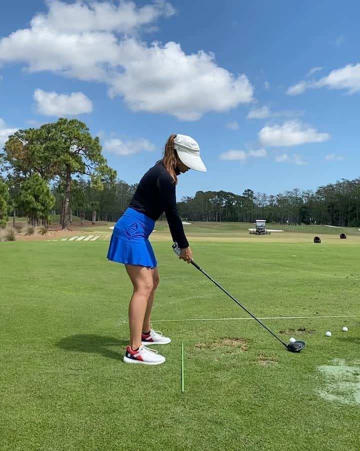 マリナ・アレックスのインスタグラム：「Feels good to grind!!」