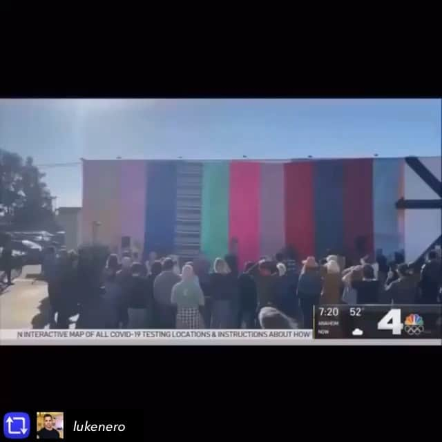 デヴィッド・ギルモアのインスタグラム：「Repost from @lukenero using repost_now_app - The proudest I’ve ever been. Thank you all for sharing in this. The Dolly Mural has been nothing but joy. Thank you @davidgilmore for bringing what was in my head to life. Enjoy ✨  Thank you so very much @lukenero for commissioning this. It has been a true pleasure working with you on this @strutorangecounty. 🕊 🕊 🕊 🕊 🌈」