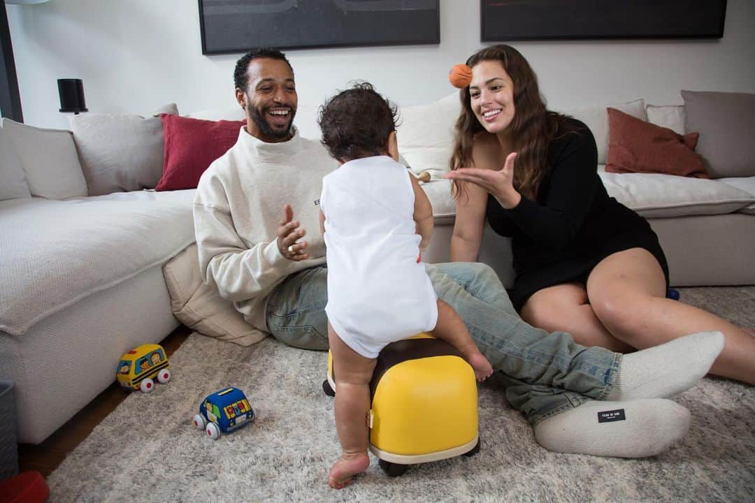 Vogueさんのインスタグラム写真 - (VogueInstagram)「@AshleyGraham and @mrjustinervin’s Brooklyn nursery is as playful as it is pleasant to look at. “It’s the maternity leave I never thought I would have,” says Graham, relishing the silver lining of those dark pandemic clouds that populated skies shortly after the birth—at home in her Brooklyn apartment—of her son, Isaac, last January. A glam room sees multiple functions—as an office and a podcast-recording room for @PrettyBigDealPod. Tap the link in our bio for an inside look at their favorite home decor items. Photographed by @susanmeiselas, Vogue, April 2021」3月15日 3時49分 - voguemagazine