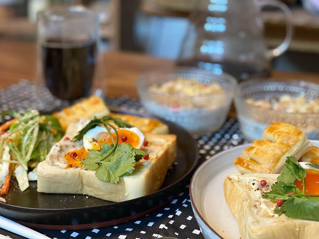 のインスタグラム：「お休みの日の朝ごパン🍞#uごはんたち 恵比寿にできたスチームブレッド🍞 やわらか〜🙈ふんわり〜🙈 バター🧈だけで食べた時も美味しかった🙌🏻」