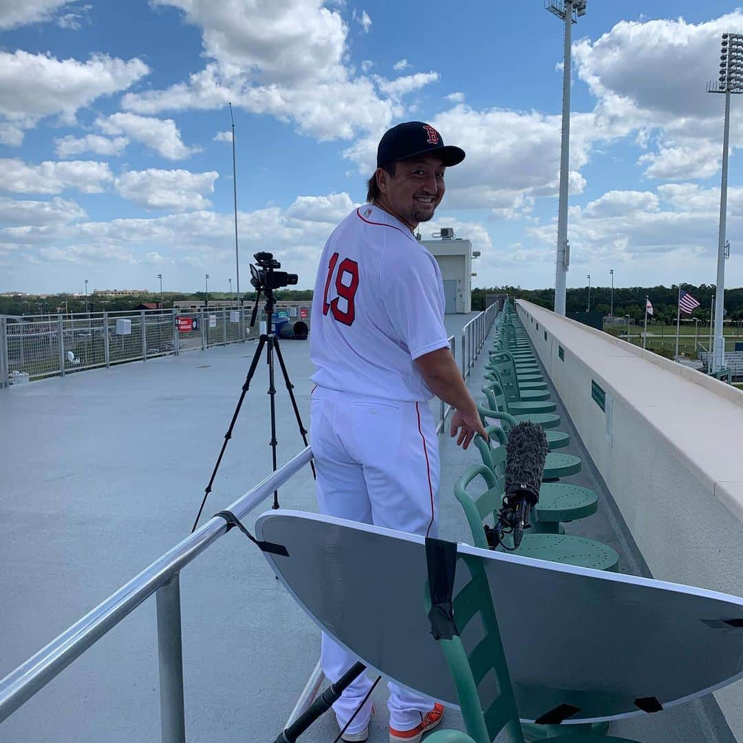 上原浩治さんのインスタグラム写真 - (上原浩治Instagram)「NHK「サンデースポーツ」の中で、写真🤳撮ってる場面がありましたが、こんな感じになりました😎 なかなか似合ってるやん☺️  #ボストン　#レッドソックス　#19 #jetBluePark  #グリーンモンスター  @hsawamura19  @koji19uehara  #Twitter #TeamUehara‬⁩のフォローを  #上原浩治の雑談魂の登録を🙏   http://www.koji-uehara.net」3月15日 7時39分 - koji19uehara