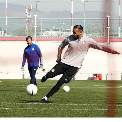 ユセフ・エル＝アラビのインスタグラム：「Never stop Working 💪🏽⚽️🙏🏽」