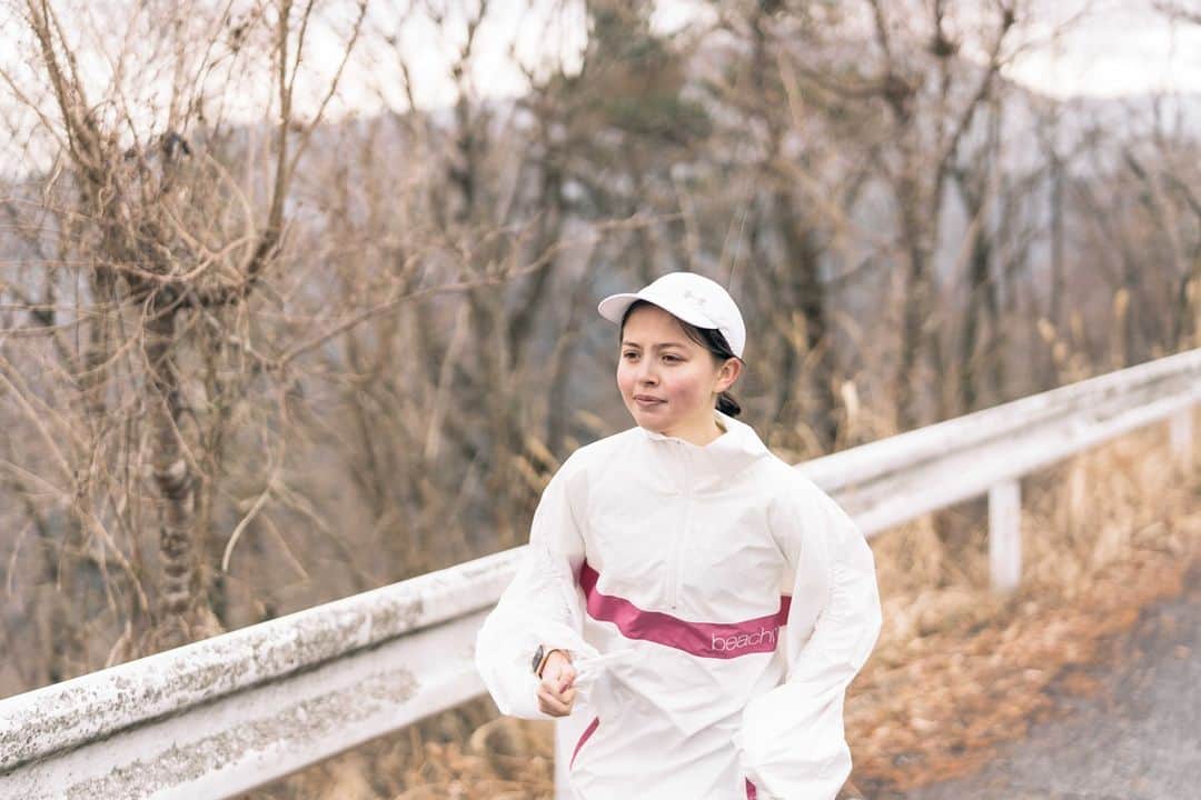 TOKYO GIRLS RUNのインスタグラム：「水分補給はこまめにとるのがおすすめです！ #beachme #相模屋 #slendaginza #slenda #アンダーアーマー #tgr #tgc #東京ガールズコレクション #tokyogirlscollection #tokyogirlsrun #marathon #マラソン #sports #healthy #running #instagood #power #スポーツ #diet #ダイエット #ランニング #sportswear #workout #training #フルマラソン #ランニング女子 #rungirl #トレーニング #instarunning #健康」