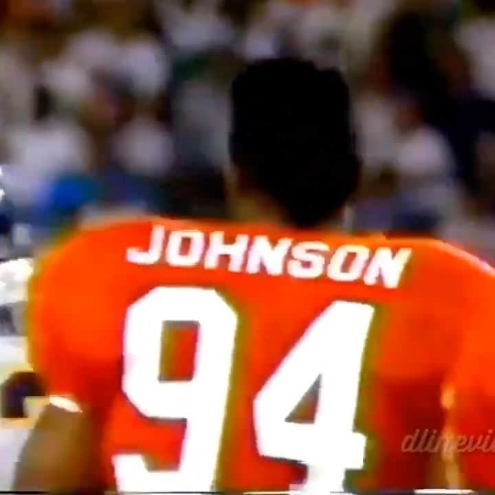 ドウェイン・ジョンソンのインスタグラム：「#94 Johnson diving headfirst to try and make the tackle - with no helmet 🤯  A little context - I was #2 back up to future NFL Hall of Famer, Warren Sapp when we played at Miami — so every moment for me was an opportunity I was scratching and clawing for to make a name for myself.   So, fuck the helmet - go for it🤦🏽‍♂️  I was always intense and relentless effort wins ya football games, but man I learned a lucky lesson this night in our famed Orange Bowl.   I also played rugby when I lived in New Zealand and those crazy, tough MF’s do this all the time 🤣💪🏾  #94 💪🏾 #theu 🙌🏾  #headinthegame 🏈」