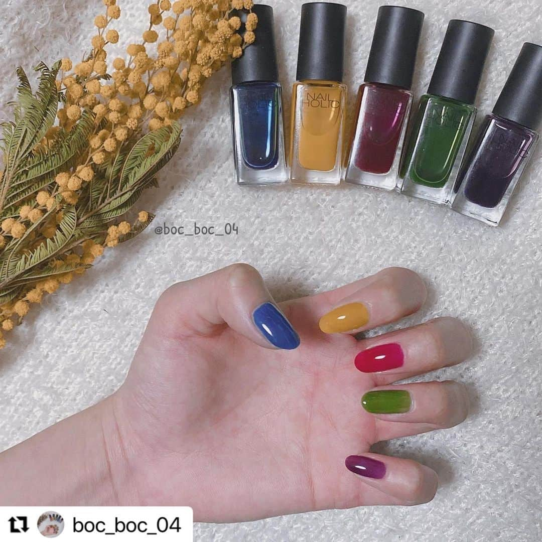 NAIL HOLICさんのインスタグラム写真 - (NAIL HOLICInstagram)「Repost @boc_boc_04 様﻿ いよいよ、明日😍新色＆限定色の発売です❣️﻿ ﻿ それに伴い、一部カラーの販売が終了いたします。﻿ 販売終了カラーを、これまでご愛顧頂きました皆さまには心より感謝いたします。﻿ ﻿ 今後も、新色や限定色を楽しんで頂けますと幸いです💕﻿ ﻿ ・・・﻿ '﻿ 前にも書いたけど﻿ こんなちゅるちゅるで﻿ 可愛いカラーが3/16の﻿ 新色発売と併せてイエローと﻿ 今回使わなかったオレンジ以外﻿ 全部廃盤になっちゃう😭😭😭﻿ '﻿ 室内光も勿論可愛いけど﻿ 太陽光本当に可愛い、、﻿ '﻿ みんな、、お店へ急ぐのじゃ、、(吐血﻿ '﻿ '﻿ NAIL HOLIC﻿ #BL907 #YE503 #RO604 #GR702 #PU107﻿ '﻿ '﻿ #おしゃれさんと繋がりたい #邦ロック好きな人と繋がりたい #せるふねいる #セルフネイル #セルフネイル部 #ネイル #nailcolor #nailstagram #NAILHOLIC #ネイルホリック  #セルフネイル記録  #ドライフラワーのある暮らし #手元くら部  #nailholic_kose #プチプラネイル #クリアネイル #透明感ネイル #ぷるぷるネイル #ちゅるちゅるネイル #juicycolor #ジューシーカラー #ゼリーネイル #カラフルネイル #うるつやネイル #グミネイル」3月15日 18時46分 - nailholic_kose