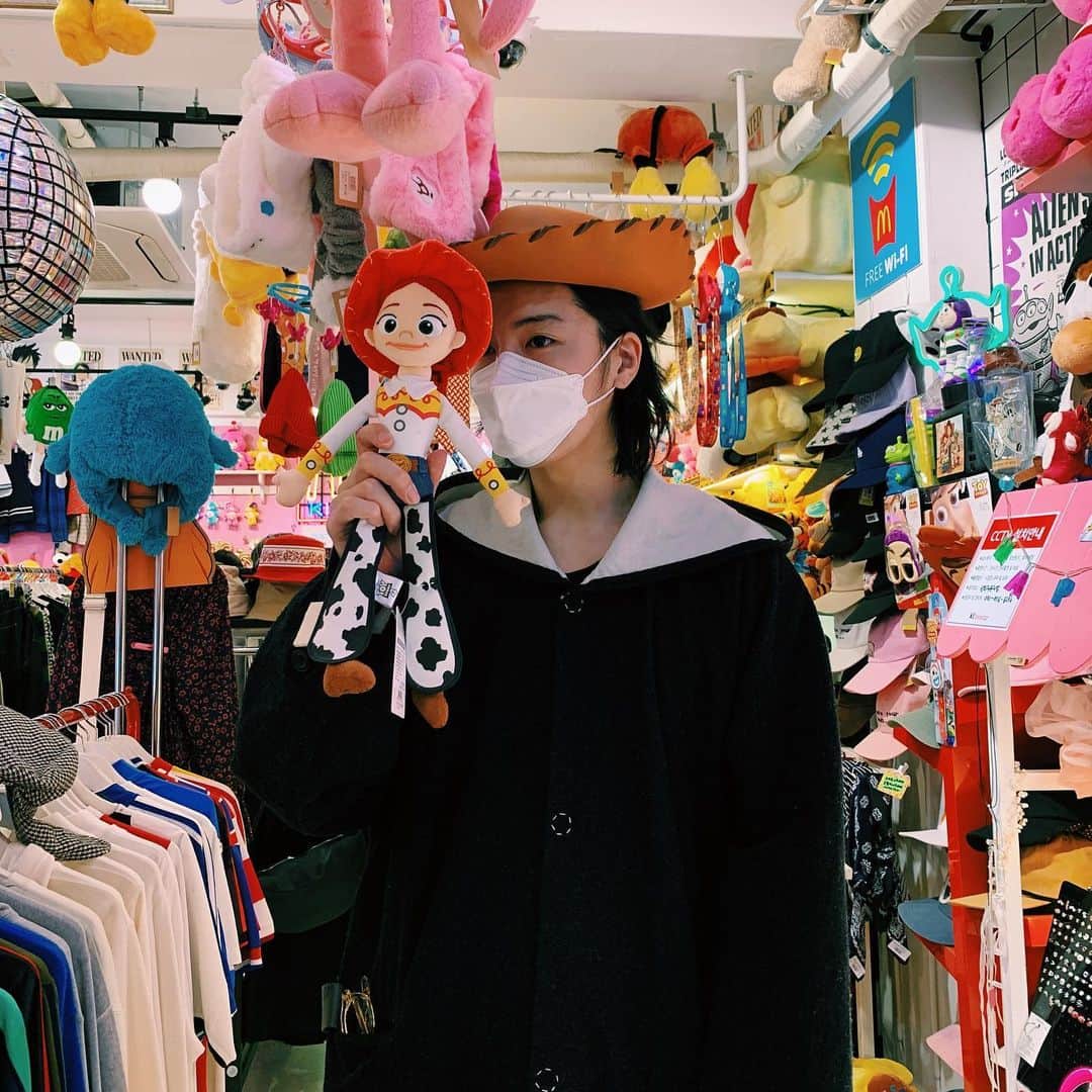 ノ・ミヌのインスタグラム：「hello Dreamer 🧤」