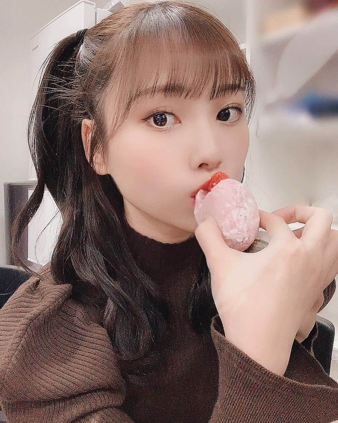 山内祐奈さんのインスタグラム写真 - (山内祐奈Instagram)「🍓× 👧🏻」3月15日 19時45分 - yuna_hkt48