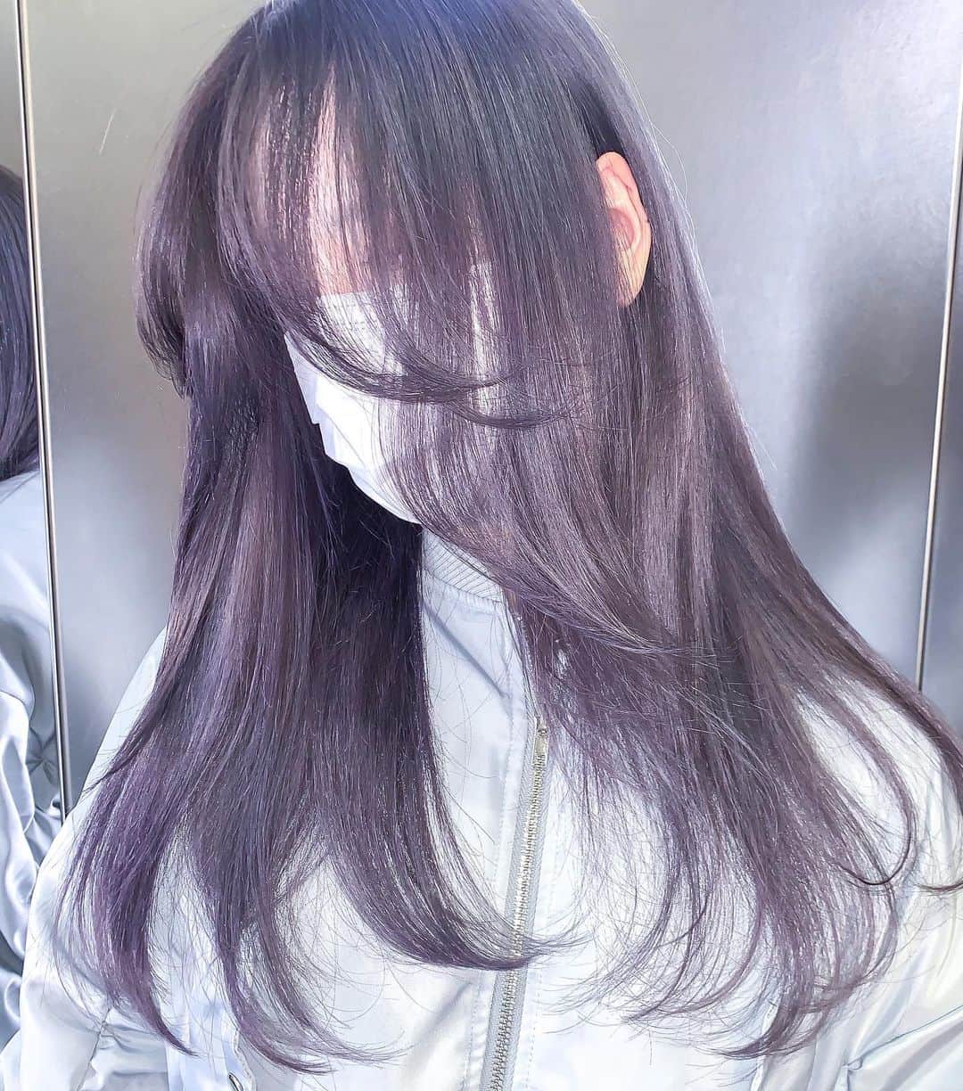 原涼香のインスタグラム：「𝙥𝙪𝙧𝙥𝙡𝙚 𝙜𝙧𝙖𝙮 🖤 紫灰色　　2care bleach 色気はヘアーでつくれる！」