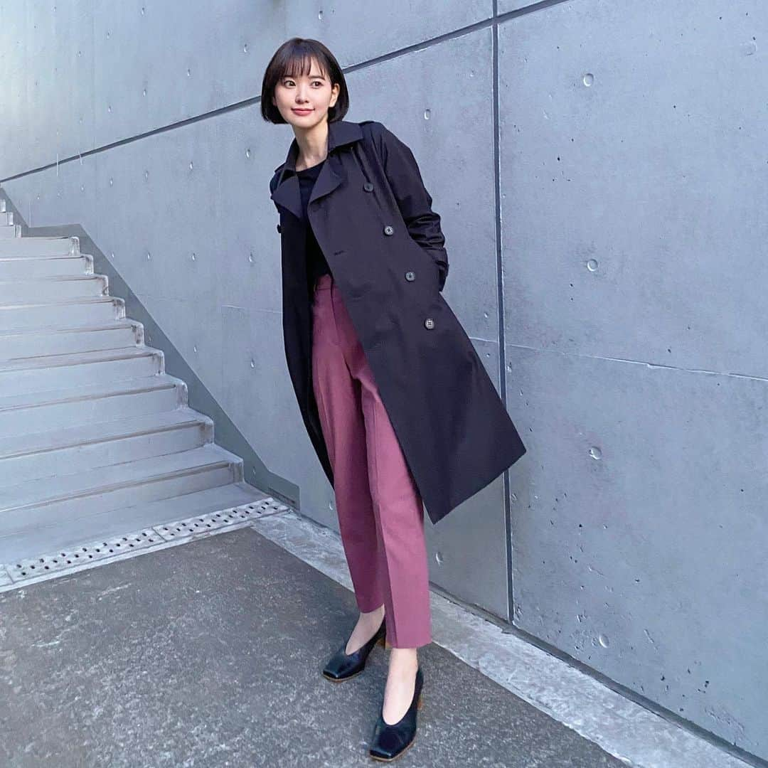 兒玉遥さんのインスタグラム写真 - (兒玉遥Instagram)「最近好きなパンツ❤︎  プラステの #リネンブレンドスティックパンツ  私は158cmでSサイズを履いてます。  ブラックのトレンチコートと合わせてました！  パンツってなかなか自分に合うサイズを見つけるのが難しく、長さが合わなかったり太さが微妙だったりするけど、これは本当にシルエット綺麗で履き心地も軽くてオススメ！  この手のパンツはシルエット妥協したくない派で、、、細み具合とゆとりが絶妙なバランスがお気に入りです。  アッシュローズ色が大人も着られるピンク色で春を感じられて良いです☺️  もう少し温かくなったらシンプルなTシャツと合わせて着てみたいです❤︎  #プラステの美脚パンツ @plst_official #プラステ #plst」3月15日 19時47分 - haruka_kodama919