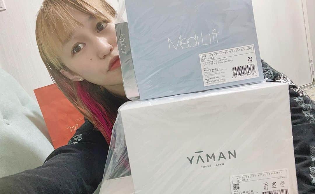 のインスタグラム：「ガモウさんから高級美顔器頂きました✨ ありがとうございますっ🙇‍♀️  嬉しい！！  綺麗な女性を目指します😊   #STARDOM #GAMO #YAMAN #beauty」