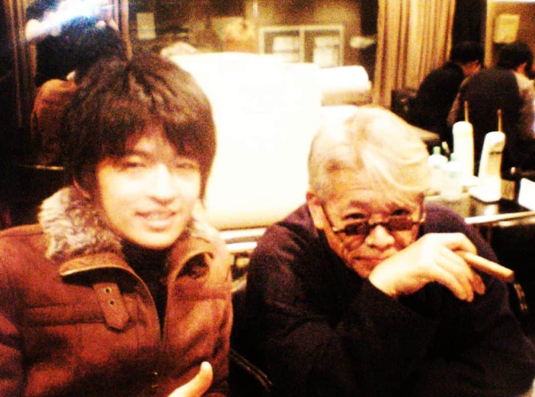 坂東慧のインスタグラム：「ポンタさん… 2005年に吉川晃司さんのライブで一緒にツインドラムをやらせて頂いた時の衝撃は、今でも忘れられません。 本当にありがとうございました。 謹んでお悔やみ申し上げます。」