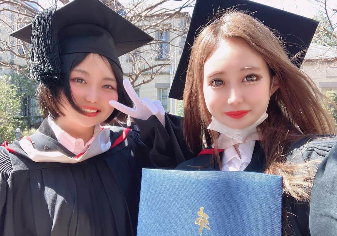 黒魅きららのインスタグラム：「卒業🎓🌸  #大学 #大学生 #卒業 #卒業式 #大学卒業 #university #女子大 #キリスト教 #カトリック #3s #文学部 #スペイン語スペイン文学科 #español #españa #留学 #語学研修 #長期留学 #四年制大学 #聖書 #品川区 #五反田 #大崎 #山手線 #お嬢様大学 #春から社会人 #スペイン留学 #スペイン文学 #都内 #都内女子大 #卒業証書」