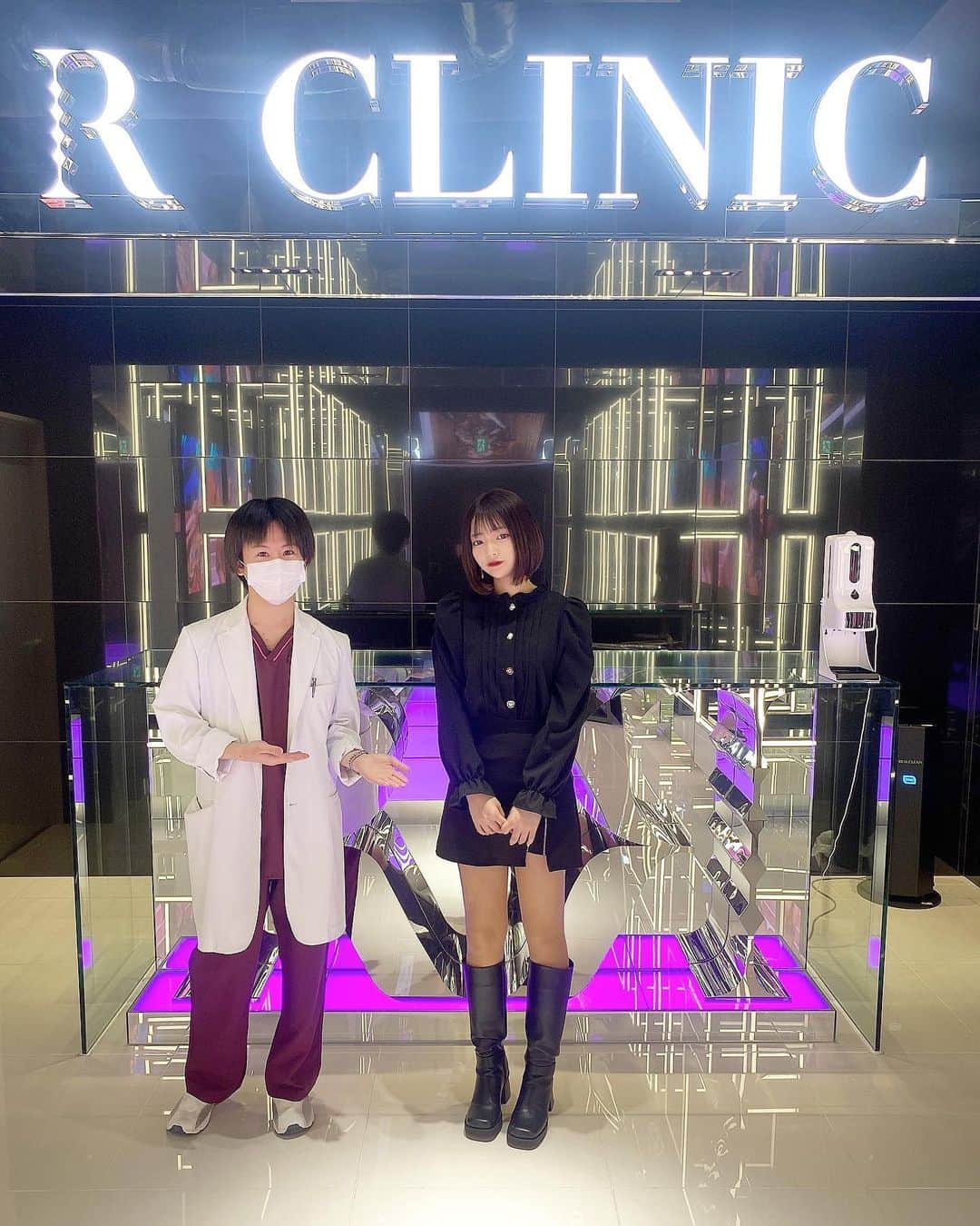 YUINAさんのインスタグラム写真 - (YUINAInstagram)「R Beauty CLINIC @r_beauty.clinic にきたよ👟🤍  ・ ・ ・  吉田先生 @dr.yoshida.kei に グラマラスライン形成をお願いしました👀！  ・ ・ ・  ずっと気になっていたキリッとした目を 柔らかい印象にしたくて カウンセリングしてやる事に決めました💭💭💭  経過も載せていくから見てね！！  ・ ・ ・  #グラマラスライン形成 #タレ目 #タレ目形成 #ダウンタイム #ヨッシー先生 #お鼻屋さん #RBeautyClinic #RBeautyClinic俺の #俺のクリニック#吉田慧」3月15日 12時12分 - y_i_n35