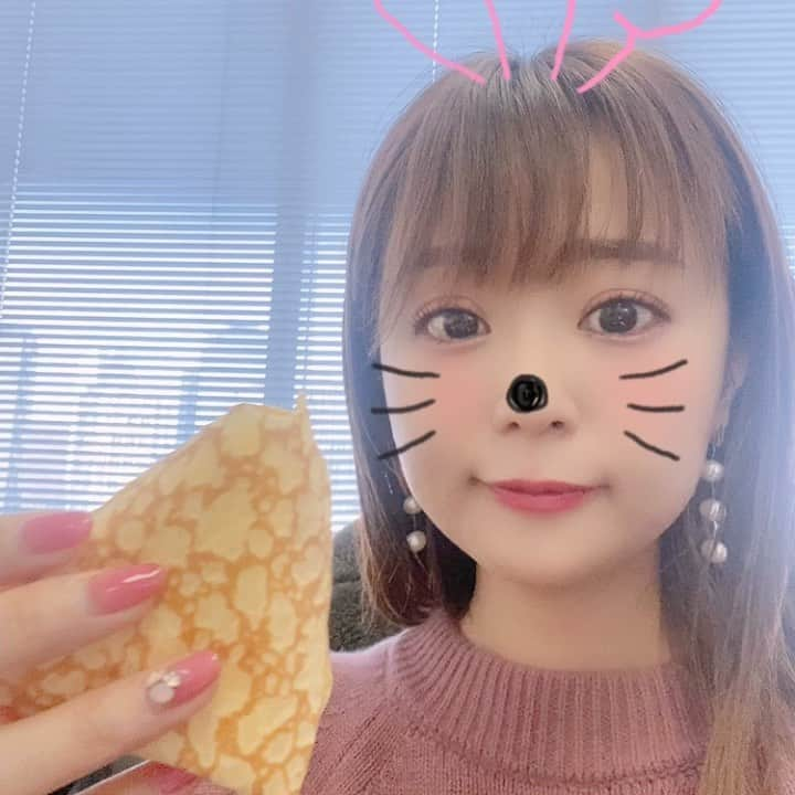 井口裕香さんのインスタグラム写真 - (井口裕香Instagram)「🍙 しんしんしんふぉぎあ〜っ！（ご挨拶）  シンフォギアの生特番が発表になりました！  「戦姫絶笑シンフォギアRADIO出張版 〜春のスペシャル生放送UNLIMITED2021〜」  今週末、３月２１日(日) １７時からです！！ MCは高垣彩陽ちゃんとわたし、 そしてゲストは〜…  日笠陽子ちゃん！！！✨🗽🌊  この生放送 絶対うるさい〜😂！ じゃなくて 絶対たのしい〜🥳🥳🥳❣️  みんながいっぱい笑顔になれる特番を目指します！  『さん、にー、いち、ゴー！！！』 で、覚えておいてください♡  ３月２１日👋🥰💎 今からたのしみだなあ〜〜〜 みんなで絶笑しましょう💓🤍💜 . . . #これは #先日シンフォギアRADIO収録の際 #スタッフさんから頂いた差し入れ #おにぎり🍙 #と思いきや #ケーキ！！！！！！！！」3月15日 12時21分 - ooo31_iguchiyuka_31ooo