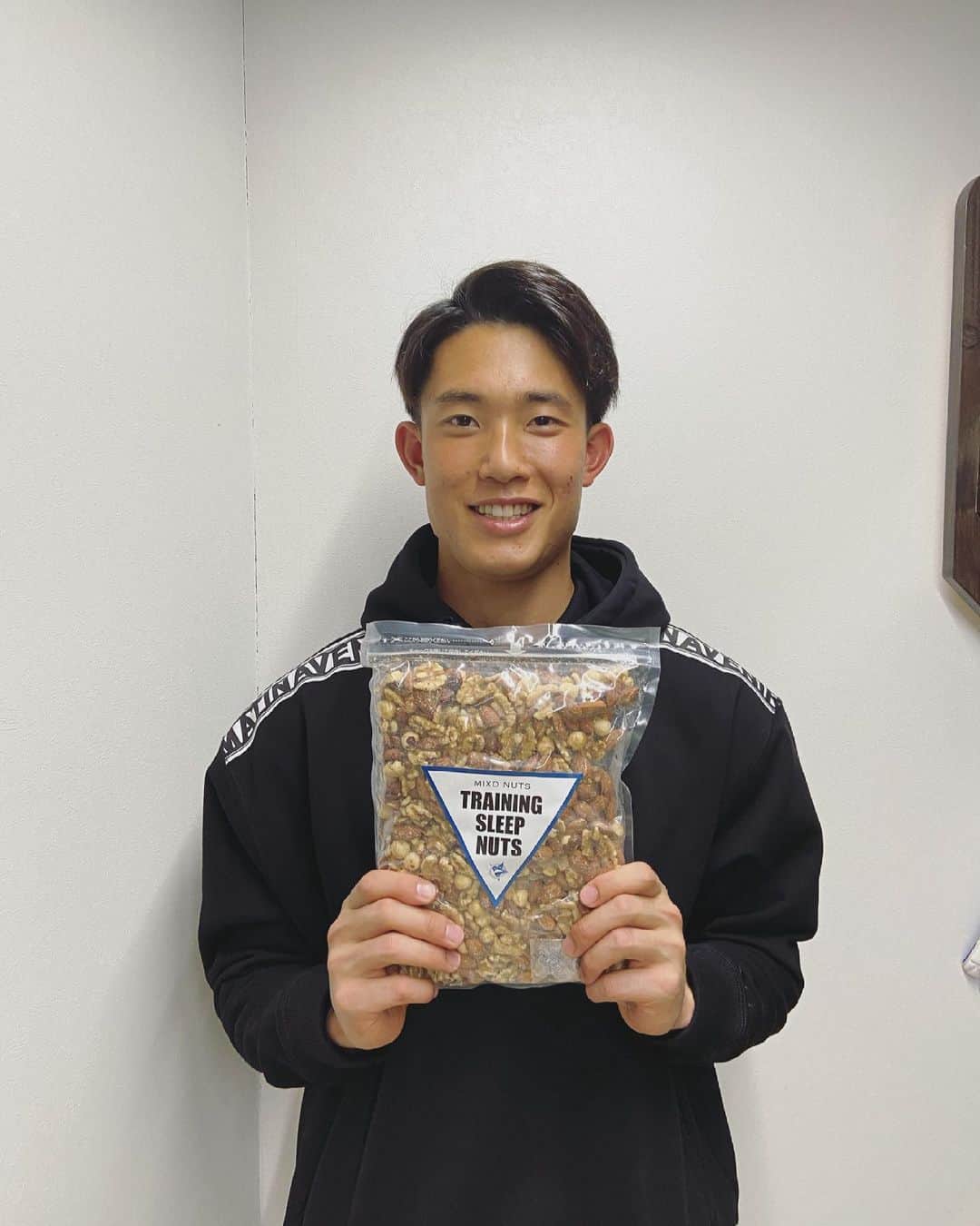 谷晃生さんのインスタグラム写真 - (谷晃生Instagram)「@oneself_store_osaka さんにミックスナッツを提供して頂きました。  食べやすくて美味しくて体に良い‼︎ 小腹が空いた時、間食におすすめです。  みなさんも是非。 #ナッツ #ミックスナッツ #ロカボ #ロカボナッツ #ダイエット #糖質オフ」3月15日 13時36分 - koseitani_00