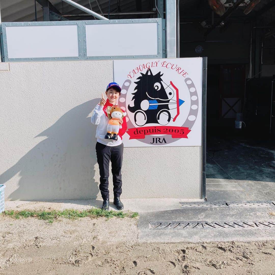 古川奈穂のインスタグラム：「3/13.14 乗せて下さった関係者の方々と馬に感謝です。 3/13にバスラットレオン号で初勝利をあげさせて頂きました！ 次の1勝を目指して、これからも頑張ります！ お客様の前で勝つ事が出来て良かったです！沢山の拍手、ありがとうございました！ #初勝利 #ラントの素顔」