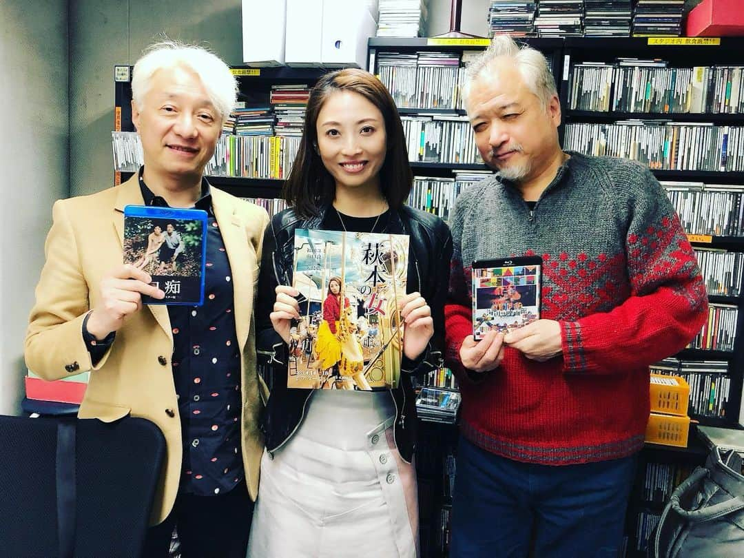 福田ゆみさんのインスタグラム写真 - (福田ゆみInstagram)「かわさきFM 「岡村洋一のシネマストリート」（1999～/月曜13～15時生放送） お邪魔させて頂きました。☺️✨ 福田ユミプロデュース公演「萩本の女」の宣伝もしっかりとさせて頂きました。 ありがとうございます♪ ゲストで手塚眞監督とご一緒させて頂いたのですが、映画「白痴」のエピソード聞かせて頂き映画に賭ける思いには素晴らしさを感じました。 素敵なご縁に感謝です。  🌟 何処からでも聴けます→ http://listenradio.jp/  【チケット受付URL】 https://www.quartet-online.net/ticket/hagimoto?m=0ojfdba  ホームページ https://fukudayumi.com/produce/  #岡村洋一のシネマストリート  #岡村洋一 さん #手塚眞 さん #中谷由美 さん #ゆみコンビ #かわさきfm  #ラジオ  #生放送 #福田ユミ」3月15日 20時14分 - yumifukuda0511