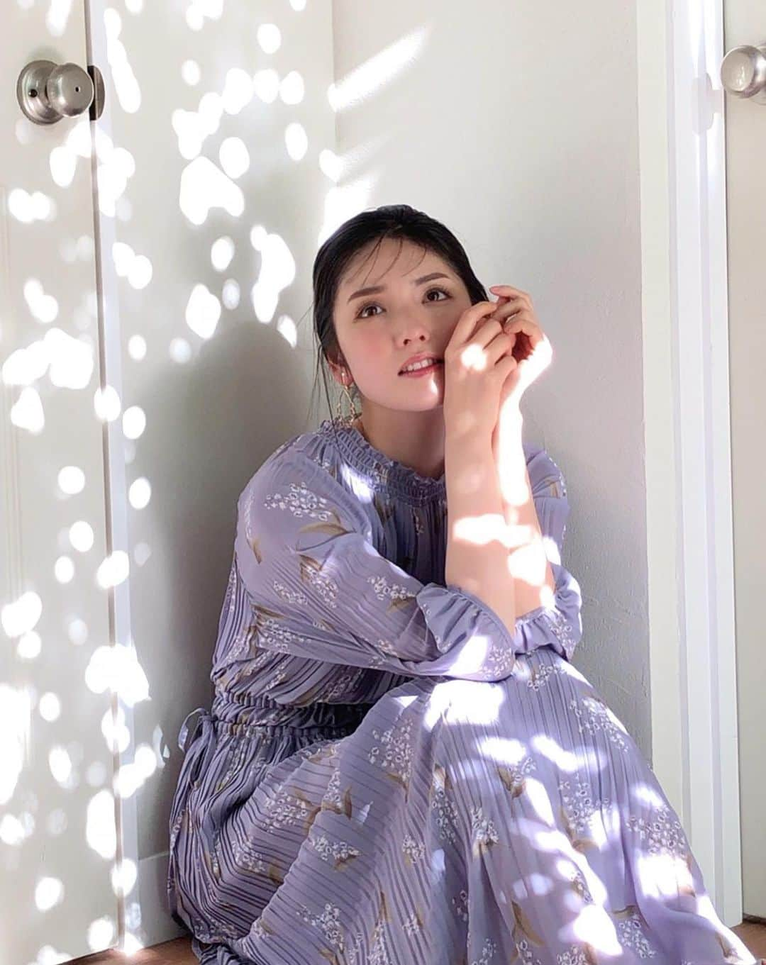 道重さゆみさんのインスタグラム写真 - (道重さゆみInstagram)「現在発売中の『美人百花4月号』に掲載していただいていますっ！！✨ 今月もいっぱい😭💞 美人百花さんの撮影は、 お洋服もヘアメイクも本当に可愛くて撮影もとっても楽しくていつも幸せです♡ またオフショットあげていきます！！ チェックよろしくお願いします🥺 @bijinhyakka」3月15日 15時47分 - sayumimichishige0713