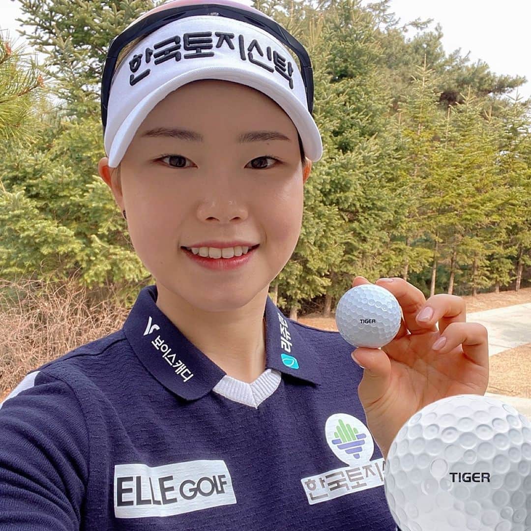 イム・ヒジョンのインスタグラム：「타이거우즈의 쾌유를 바랍니다.  @bsgolfkorea  #getwellsoontiger #타이거우즈볼 #브리지스톤골프」