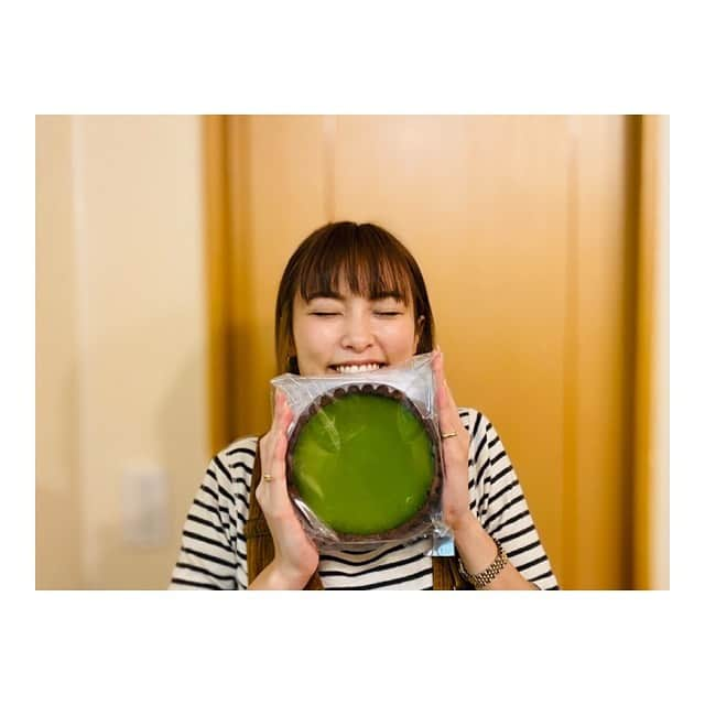 中山こころさんのインスタグラム写真 - (中山こころInstagram)「抹茶チーズケーキ🥮🤍  #whiteday  #濃厚抹茶  #最高かよ  #満面の笑み  #伊藤久右衛門」3月15日 16時33分 - coocoorooo