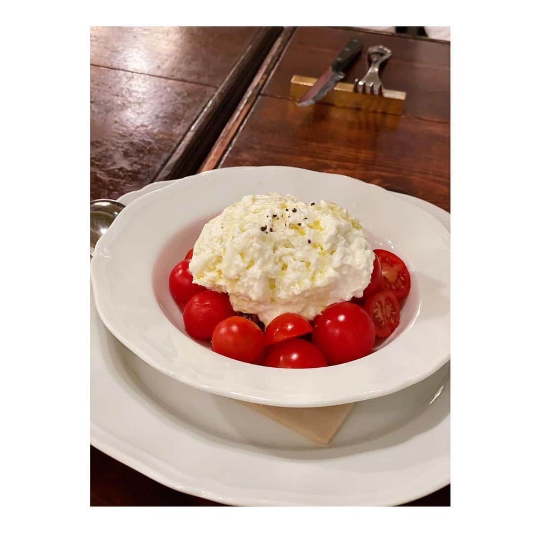 のインスタグラム：「🍅🍝🥔🍋🐟☕️  写真を見て、思い出したのは 全部食べてお腹がいっぱいで、お店を出てしばらく無言で黙々と歩いてた事！！笑」