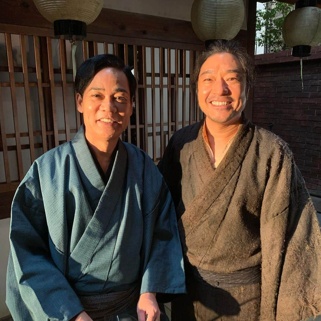 名倉潤さんのインスタグラム写真 - (名倉潤Instagram)「おちょやん 朝ドラ史上最悪の父親テルヲ トータスさんの芝居が上手すぎて、また出て来たか！となってます😅ミュージシャンでありながら素晴らしい役者さんやと思います。 何十年のお付き合いをさせてもらってるトータスさんと仕事出来たのは最高の思い出です🥺テルヲを嫌ってもトータスさんは嫌いにならないでください😃 #トータス松本 #最高な人 #こんなにカッコええひと会ったことがない」3月15日 17時28分 - nagrat1968