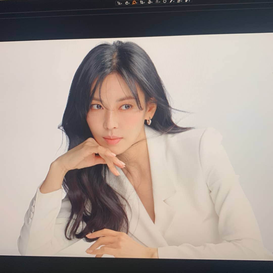 キム・ソヨンのインスタグラム：「#JMW드라이기 #루미에어 💁‍♀️🏵🌀💕」