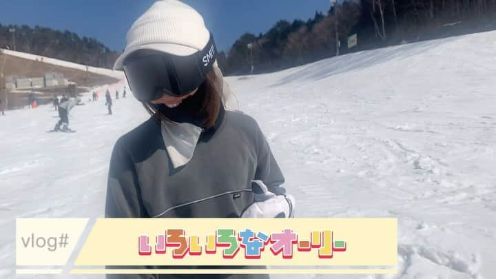 chisatoのインスタグラム：「🏂 すっかりシャバ雪シーズンに突入☃️ この時期はオーリーが楽しすぎて 最近オーリーしかしてない(笑)  とゆーことで、 私なりにオーリー180と360の アレンジ特集してみました🤟🏾✨  なにげ、ノーマルオーリーが 1番難しかった😂笑 . . . . 質問多いことまとめました👇 👧height→160cm 🐷weight→45kg 🏂board→YONEX declic142cm 🏂setting→48cm、9,-9 🥾boots→deeluxe、original(22.5) 🥾binding→union、TRILOGY(S) 🐇Snow Wear→bsrabbit 👕crewneck→L 👖pants→L :::::::::::::::::::::::::::::::::::::::::::::::::::::::::::::☻ ✔︎ @yonex_snowboard_gt #YONEX #DECLIC #YONEX女子 #ヨネ女 #yonexsnowboard ✔︎ @bsrabbit @milesinseoul #비에스래빗 #bsrabbit #ビエスラビット #bsrabbitjapan ✔︎ @superb_shintaro #superb ☻::::::::::::::::::::::::::::::::::::::::::::::::::::::::::::: #fashion #snowboard #snowboarder #groundtrick #스노우보드 #스노우보더 #スノーボードウェア #スノーボード #グラトリ #グラトリ女子 #グラトリ男子 #スノボ女子 #グラトリ練習中 #グラトリ女子盛り上げ隊  #韓国ファッション #滑雪 #ストリートファッション#单板滑雪#ちさトリック」