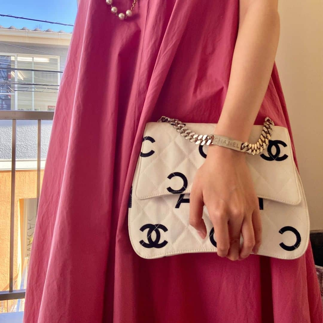 vintage Qooさんのインスタグラム写真 - (vintage QooInstagram)「A rare piece💘 Vintage Chanel bag made in 1997 #vintageqoo #chanelvintage #sustainablefashion」3月15日 18時34分 - vintageqoo